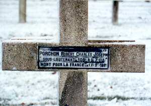 Lieutnant Porchon's grave under the march snow